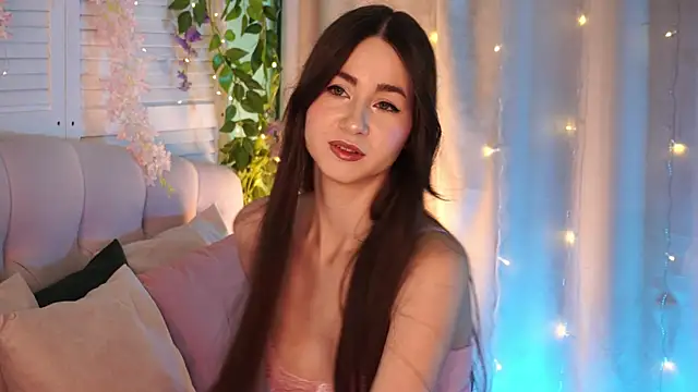 EvaMossi online show from April 19, 5:30 am