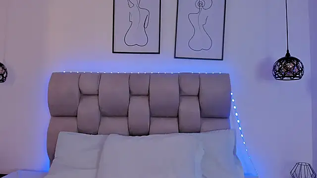 Hanna Evans   online show from December 5, 1:10 pm