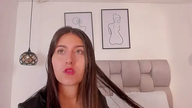 Hanna Evans   online show from November 13, 11:58 am