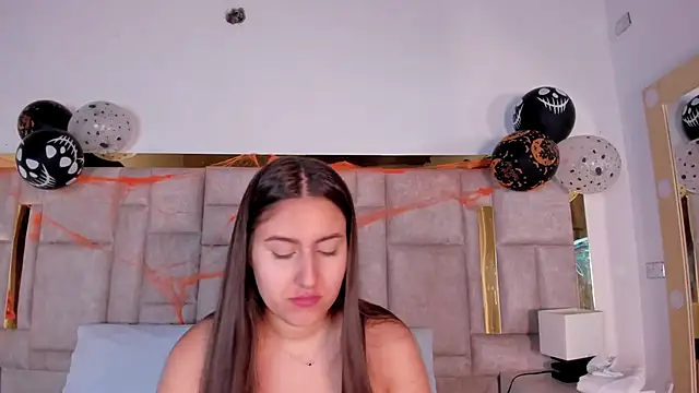 Hanna Evans   online show from October 27, 12:39 pm