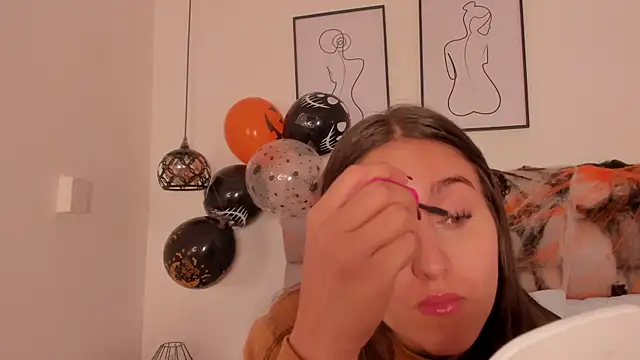 Hanna Evans   online show from October 25, 12:39 pm