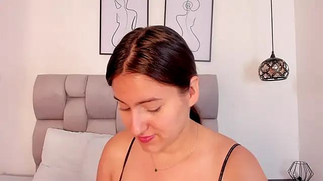 Hanna Evans   online show from November 14, 12:31 pm