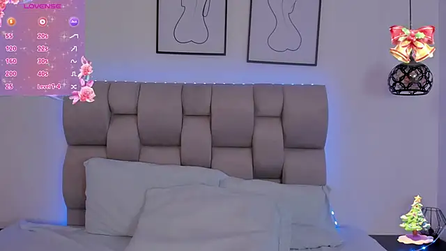 Hanna Evans   online show from December 1, 1:12 pm