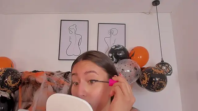 Hanna Evans   online show from October 24, 12:15 pm