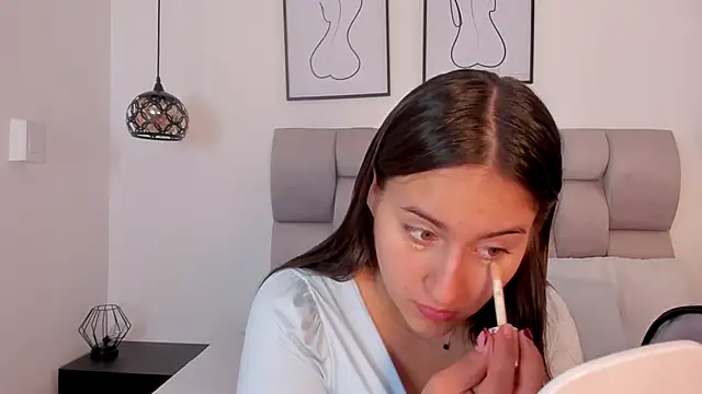 Hanna Evans   online show from November 15, 11:47 am