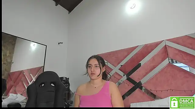 Hanna Evans   online show from March 15, 10:24 am