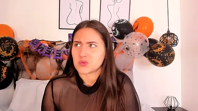 Hanna Evans   online show from October 30, 12:36 pm