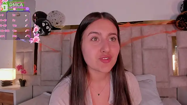 Hanna Evans   online show from October 31, 12:40 am