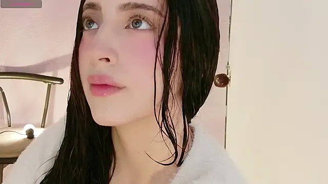 Snapshot of Rebbecawhite_meow chatting on May 7, 9:07 pm Rebbecawhite meow online show from May 7, 9:07 pm