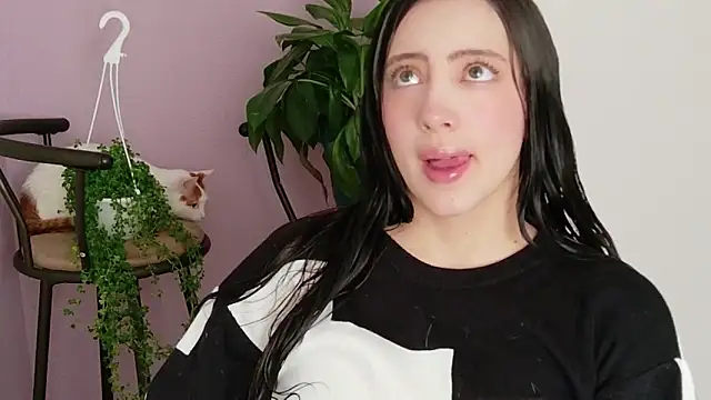 Rebbecawhite meow online show from April 5, 5:08 pm