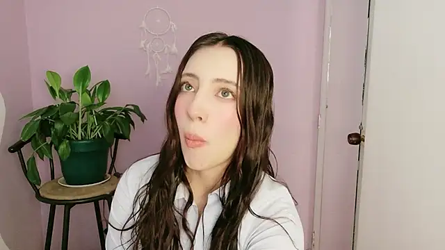 Snapshot of Rebbecawhite_meow chatting on May 18, 2:22 pm Rebbecawhite meow online show from May 18, 2:22 pm