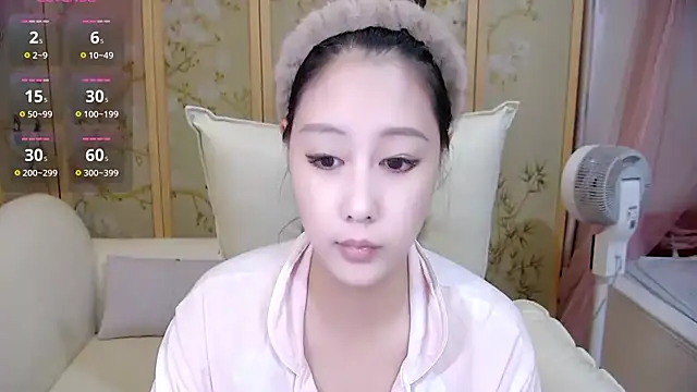 Snapshot of Xiaoxuan-baby chatting on October 13, 2:40 pm Xiaoxuan-baby online show from October 13, 2:40 pm