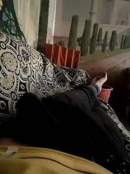 Snapshot of royall_queen chatting on March 17, 7:35 am royall queen online show from March 17, 7:35 am