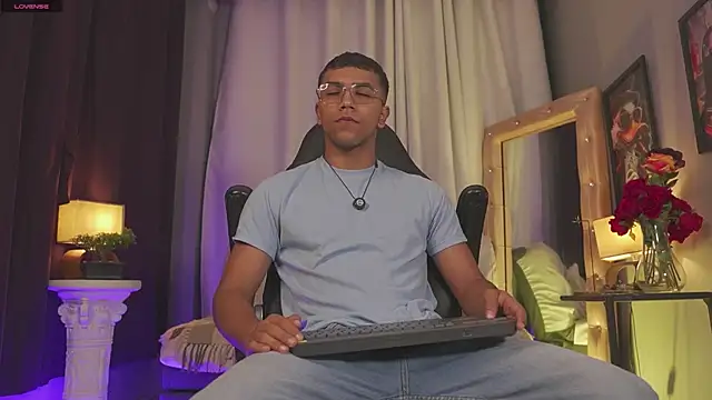 Colstorw  online show from April 8, 10:06 am