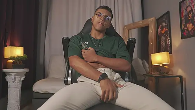 Colstorw  online show from April 18, 10:06 am