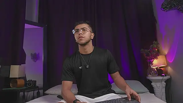 Colstorw  online show from December 22, 10:04 am