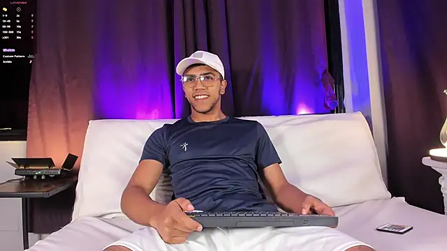 Colstorw  online show from November 24, 11:32 am