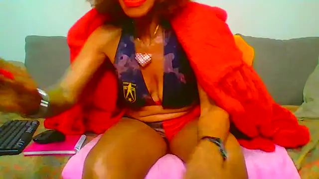 Snapshot of ModelZoee chatting on July 4, 6:53 am ModelZoee online show from July 4, 6:53 am