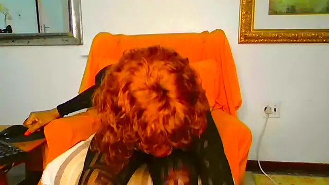 ModelZoee online show from March 4, 4:15 pm