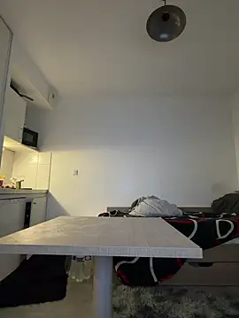 Renoirmonter online show from April 4, 9:32 pm