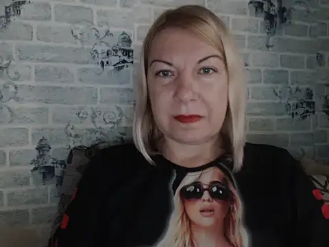 Snapshot of Lillia_Ray chatting on November 9, 10:19 am Lillia Ray online show from November 9, 10:19 am