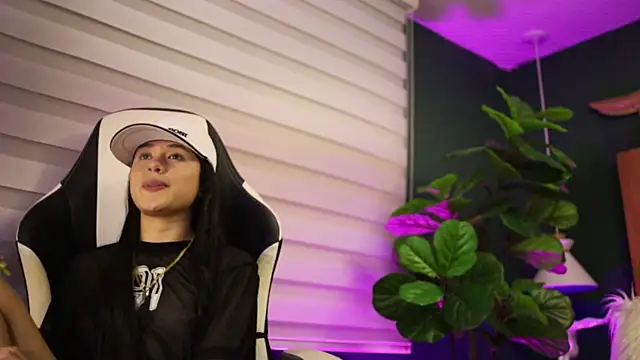 Danaa Rouse online show from October 31, 9:22 pm