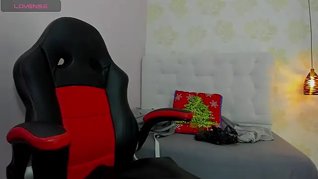 Snapshot of TATILARSON1 chatting on December 15, 12:55 pm TATILARSON1 online show from December 15, 12:55 pm