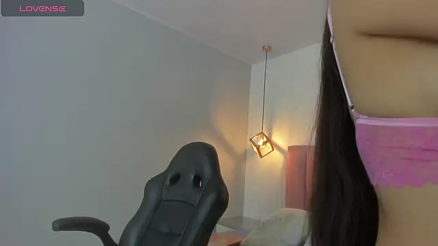 TATILARSON1 online show from January 14, 1:04 pm