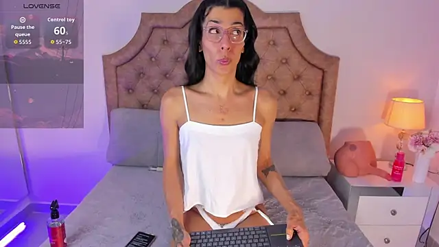 Snapshot of Mandyy1_ chatting on February 18, 8:16 pm Mandyy1 online show from February 18, 8:16 pm