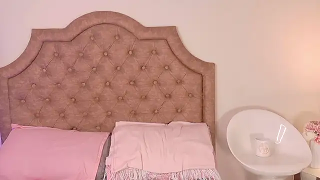 Snapshot of Mandyy1_ chatting on June 4, 1:16 pm Mandyy1 online show from June 4, 1:16 pm