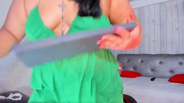 DianaGom online show from December 19, 1:02 pm