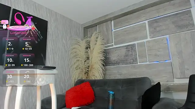 Snapshot of lunastorm_ chatting on October 17, 8:21 pm lunastorm online show from October 17, 8:21 pm