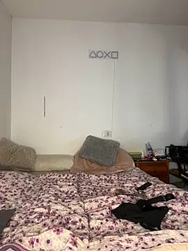 DarkVelvet online show from November 3, 4:32 pm