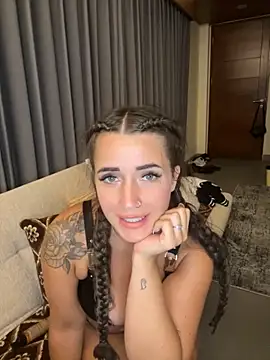 DarkVelvet online show from April 15, 1:26 pm