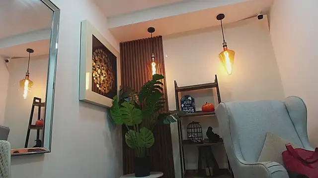 Snapshot of Coral_Lise chatting on October 18, 11:23 am Coral Lise online show from October 18, 11:23 am
