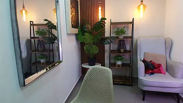 Snapshot of Coral_Lise chatting on October 6, 11:11 am Coral Lise online show from October 6, 11:11 am
