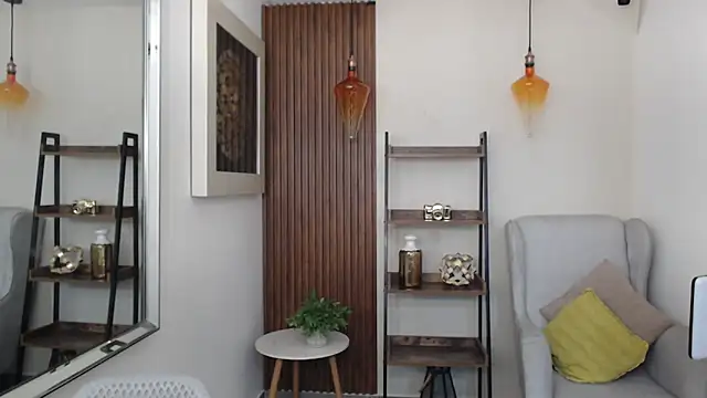 Coral Lise online show from November 20, 11:11 am