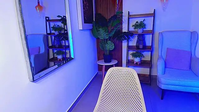Snapshot of Coral_Lise chatting on October 8, 11:23 am Coral Lise online show from October 8, 11:23 am