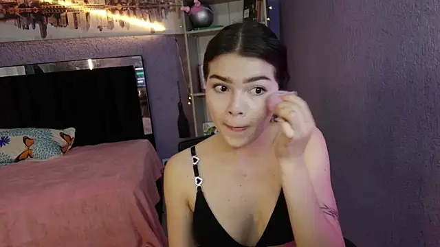 Snapshot of sweet_c4ndy chatting on October 16, 1:41 pm sweet c4ndy online show from October 16, 1:41 pm