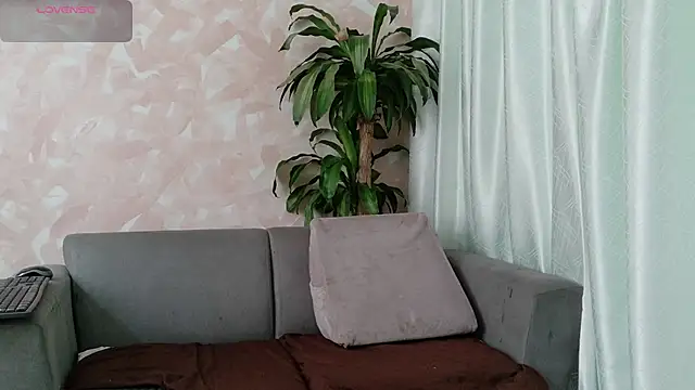 YuliethPetite online show from May 4, 2:42 pm