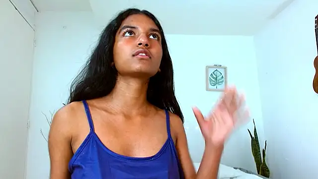 Snapshot of YuliethPetite chatting on March 20, 3:25 pm YuliethPetite online show from March 20, 3:25 pm