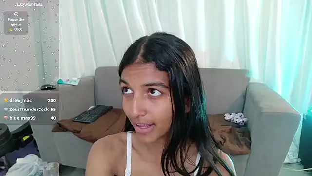 YuliethPetite online show from May 11, 4:04 pm