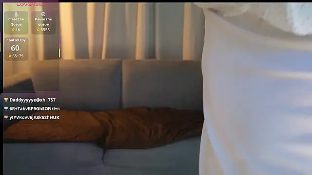 YuliethPetite online show from January 7, 11:15 am