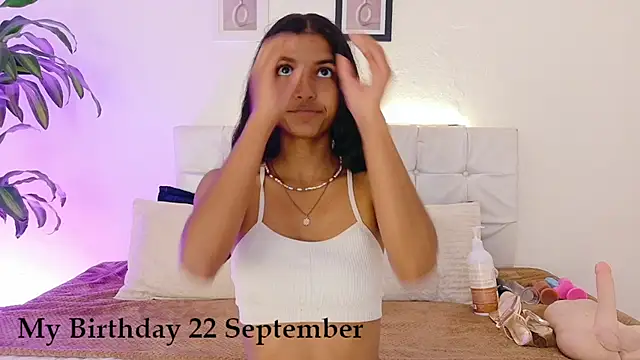 Snapshot of YuliethPetite chatting on September 13, 7:47 pm YuliethPetite online show from September 13, 7:47 pm