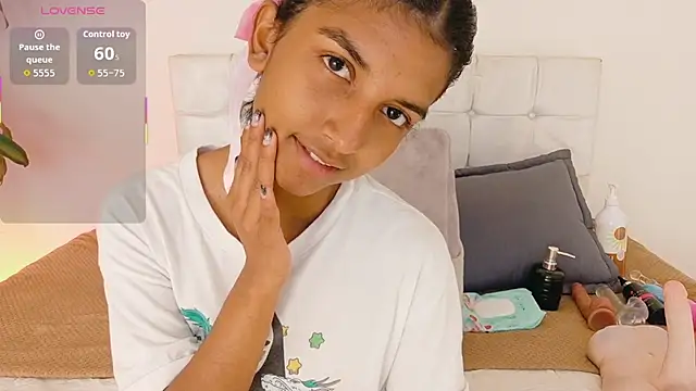 Snapshot of YuliethPetite chatting on September 19, 4:55 pm YuliethPetite online show from September 19, 4:55 pm