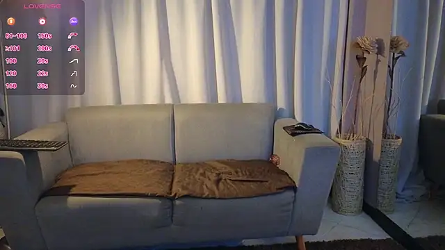 YuliethPetite online show from March 3, 12:01 pm