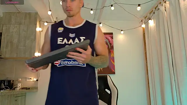 Snapshot of Ryannblue07 chatting on November 6, 1:20 am Ryannblue07 online show from November 6, 1:20 am