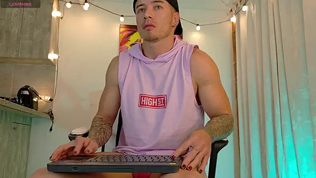 Snapshot of Ryannblue07 chatting on October 23, 11:36 pm Ryannblue07 online show from October 23, 11:36 pm