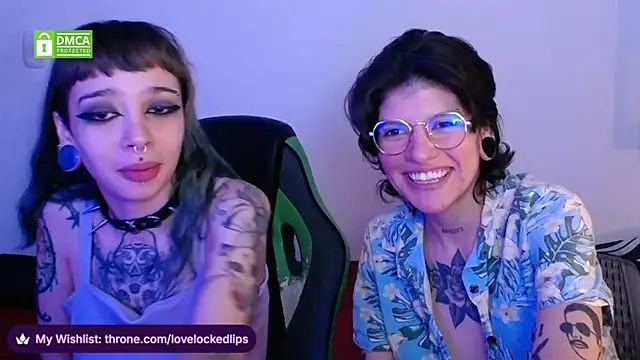 lovelockedlips online show from April 15, 5:13 am