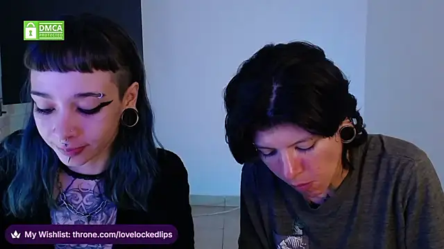 lovelockedlips online show from March 17, 4:15 am